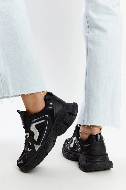 Tênis preto com sola Jacobine enorme