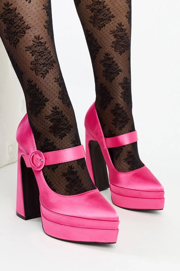 Sapatos de salto alto rosa escuro do Mike