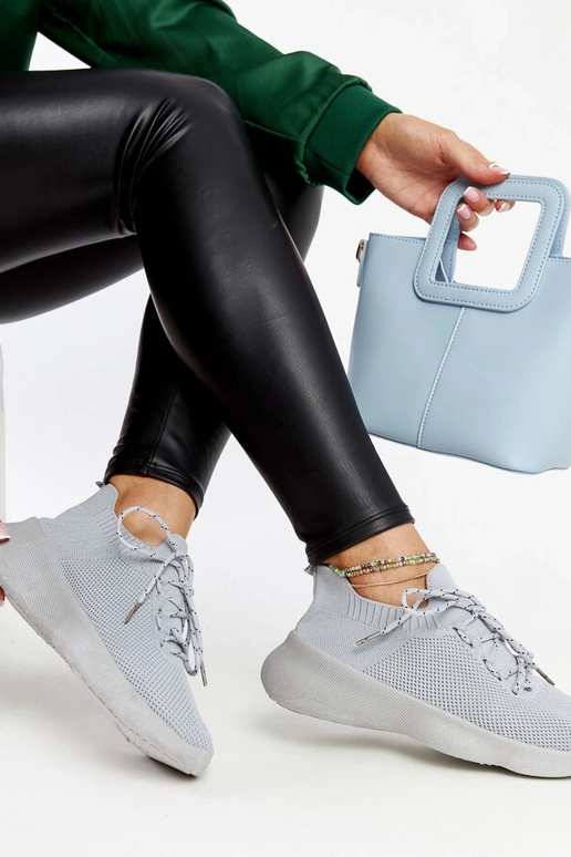 Tênis esportivos cinza Roshni