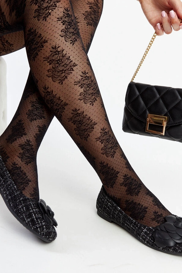 Sapatilhas pretas com flor...