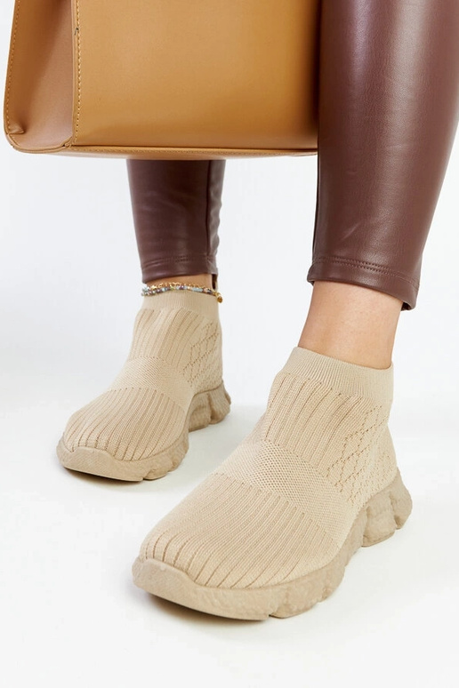 Sneakers esportivos leves bege escuro...