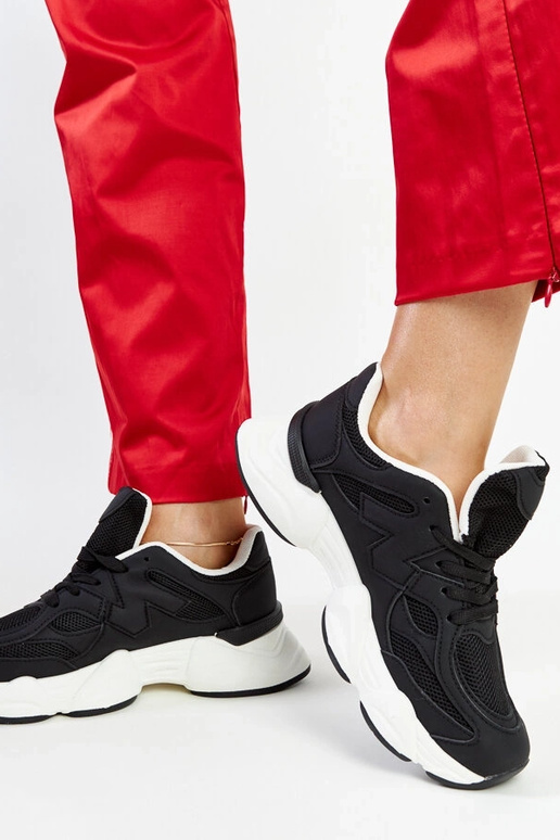 Tênis preto com sola Gergely enorme