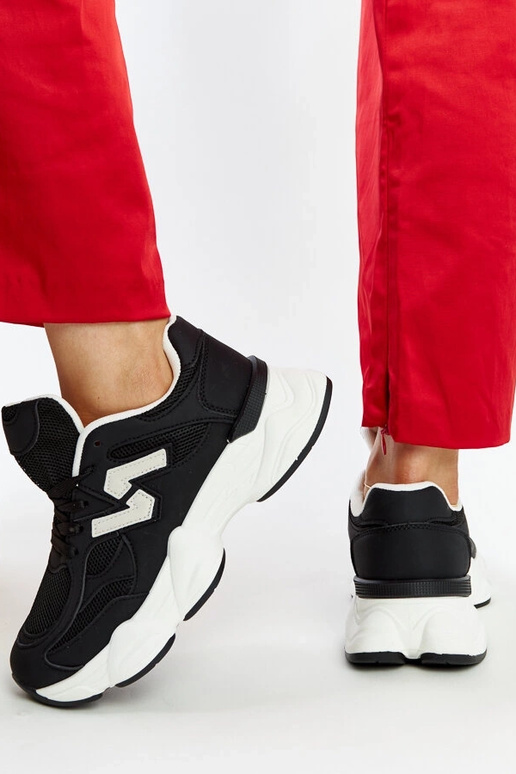 Tênis preto com sola Gergely enorme