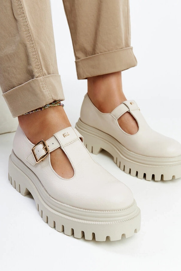Sapatos de couro bejes Karino