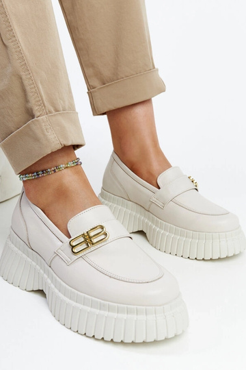 Sapatos de couro bege claro...