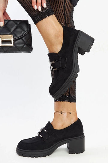 Sapatos pretos com palmilha de couro Vinceza