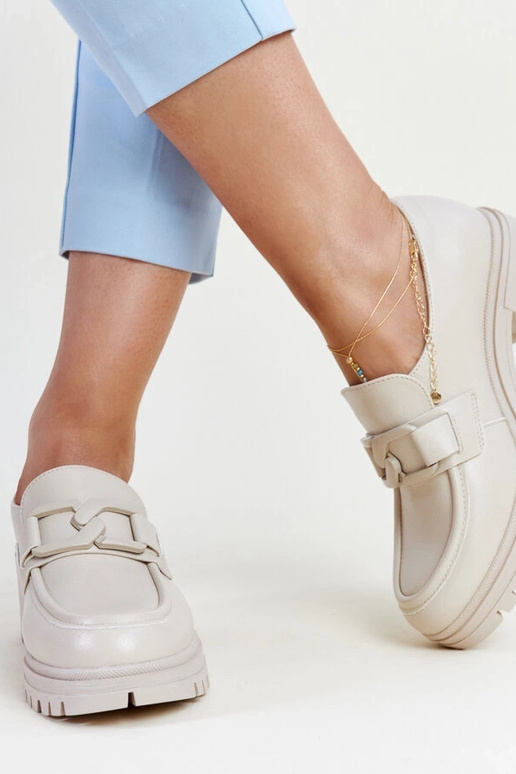 Sapatos bejes com palmilha de couro...