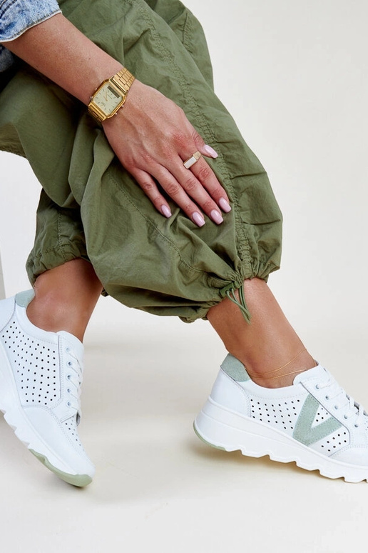 Sneakers de couro brancos arejados...