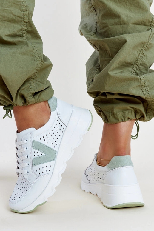 Sneakers de couro brancos arejados...