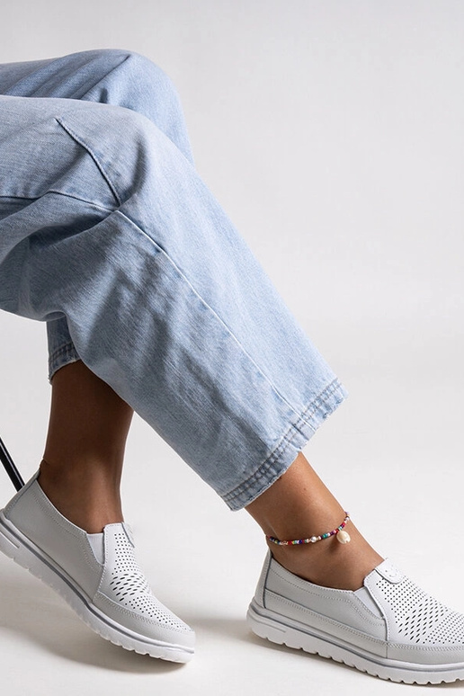 Sapatos de couro cinza claro Vinceza