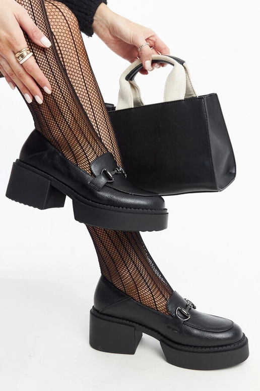 Sapatos de salto alto em couro...