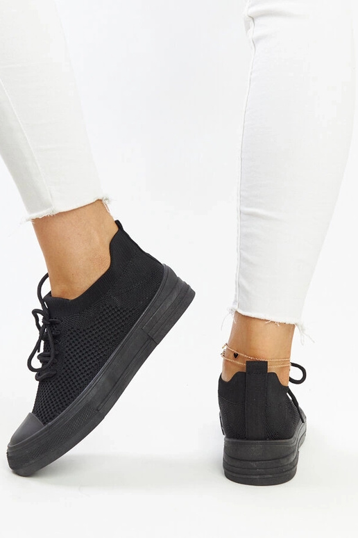 Tênis esportivos Senaida pretos e leves