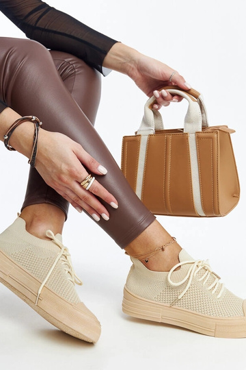 Tênis esportivos leves... 2