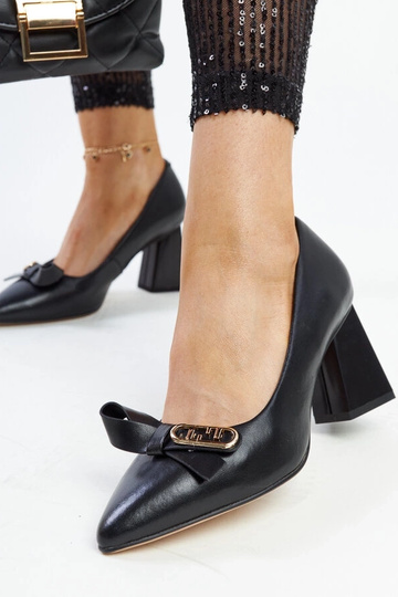 Sapatos de salto pretos de...