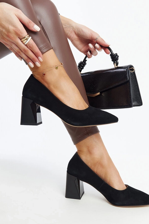 Sapatos de couro preto com salto Vinceza