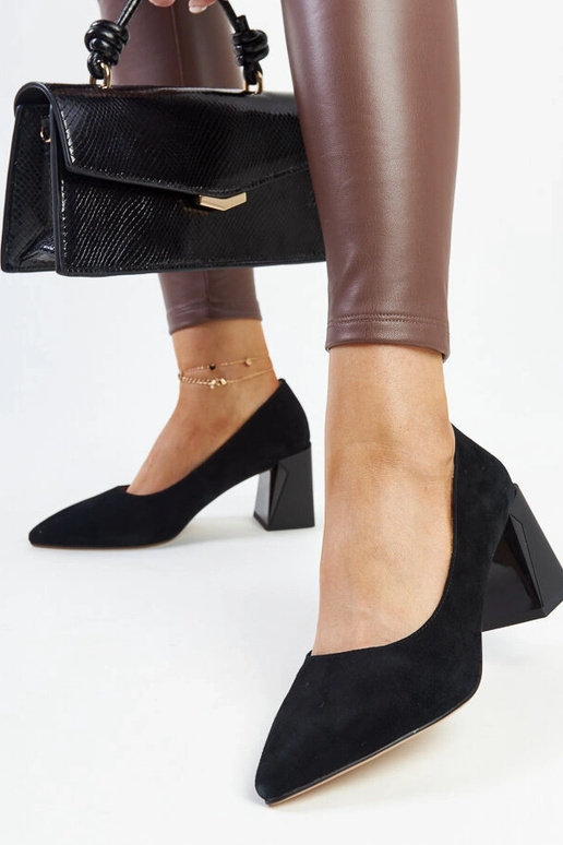 Sapatos de couro preto com salto Vinceza