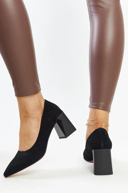 Sapatos de couro preto com salto Vinceza