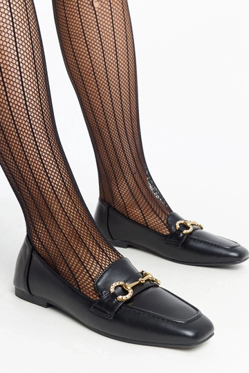 Mocassins pretos com fivela...