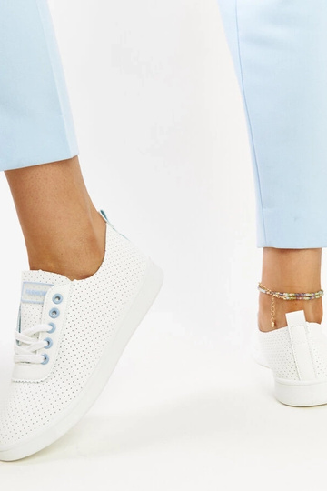 Tênis branco de couro... 2