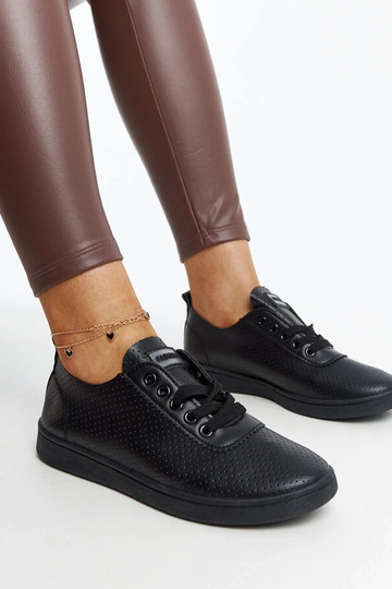 Tênis preto de couro...