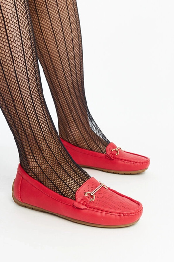 Mocassim vermelho com fivela decorativa Adila 2