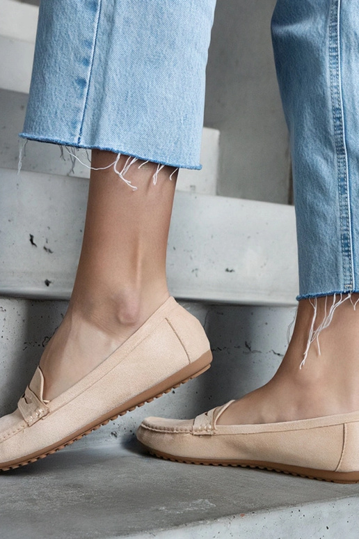 Mocassins na cor areia de camurça...