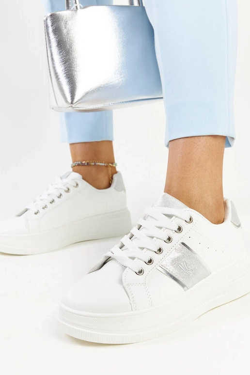 Tênis branco e prata com sola...
