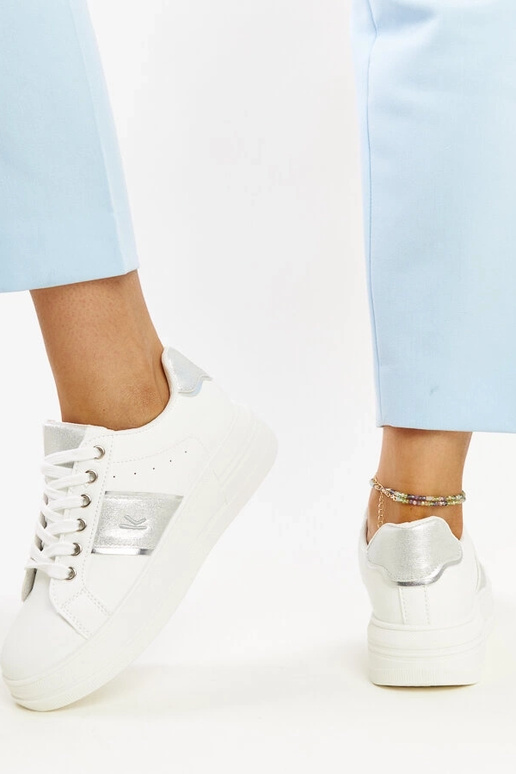 Tênis branco e prata com sola...