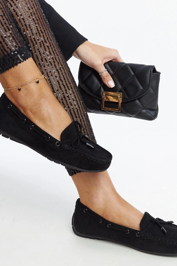 Mocassim preto com laço Hayam