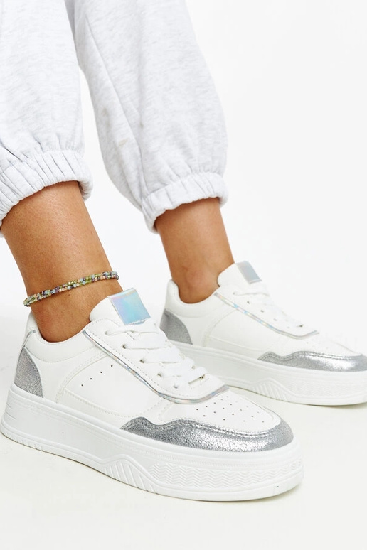 Tênis branco e prata com sola mais...