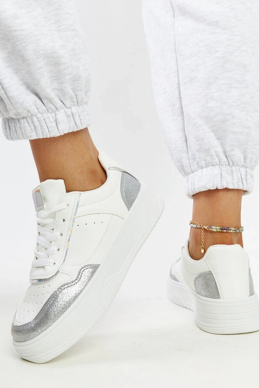 Tênis branco e prata com sola mais...