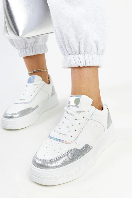 Tênis branco e prata com sola mais...