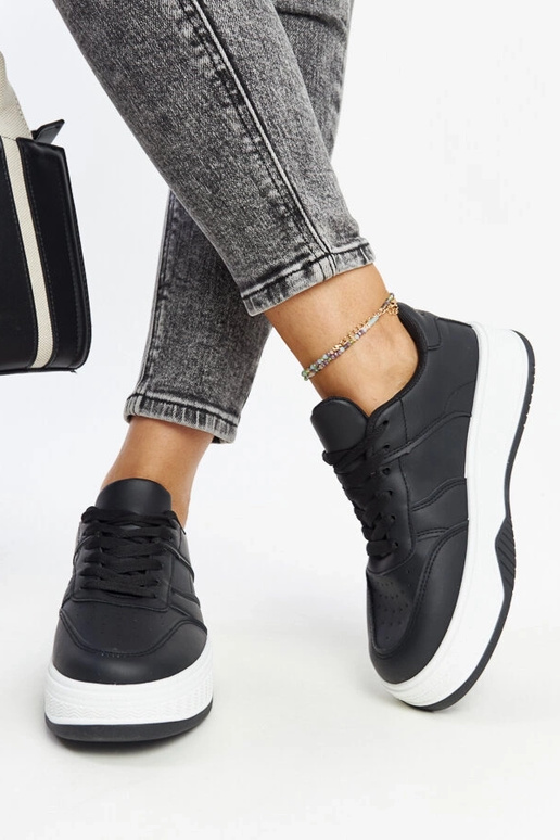 Tênis preto com sola mais grossa Rafida