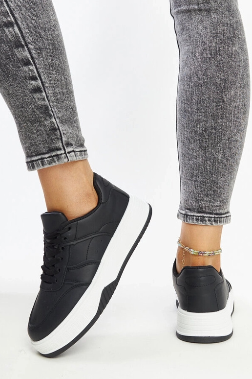 Tênis preto com sola mais grossa Rafida