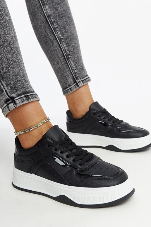 Tênis preto com sola mais grossa Intisa