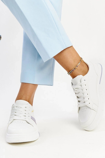 Tênis branco com cor Zorica