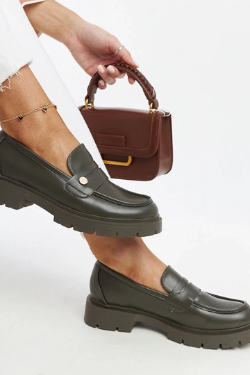 Sapatilhas em couro... 2