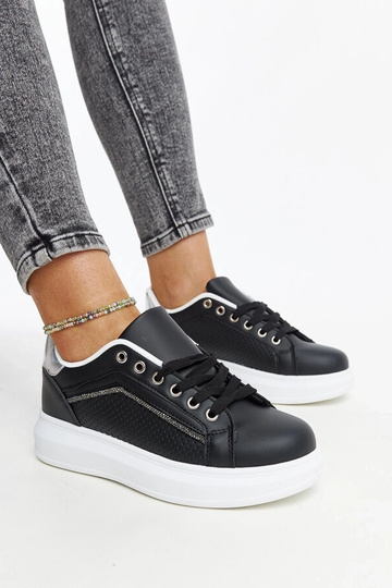 Tênis preto com strass decorativos Perica