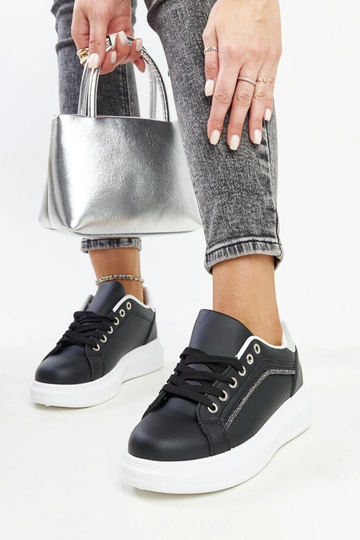 Tênis preto com strass... 2