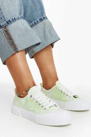 Tênis de tecido verde claro...