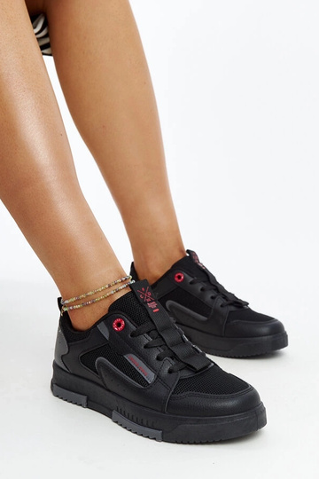 Tênis feminino preto e...