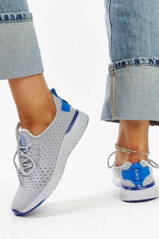 Tênis de tecido cinza para mulheres...