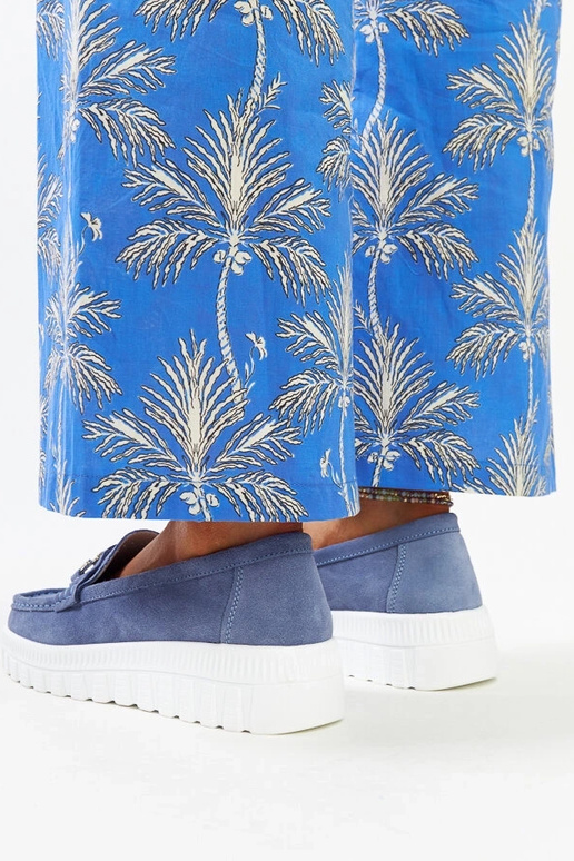 Sapatos de couro azuis com fivela...