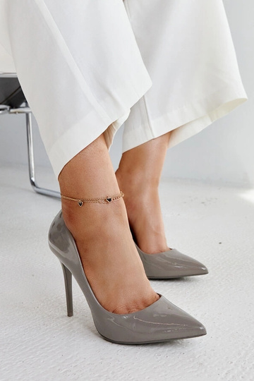 Szpilhas cinzas escuras...