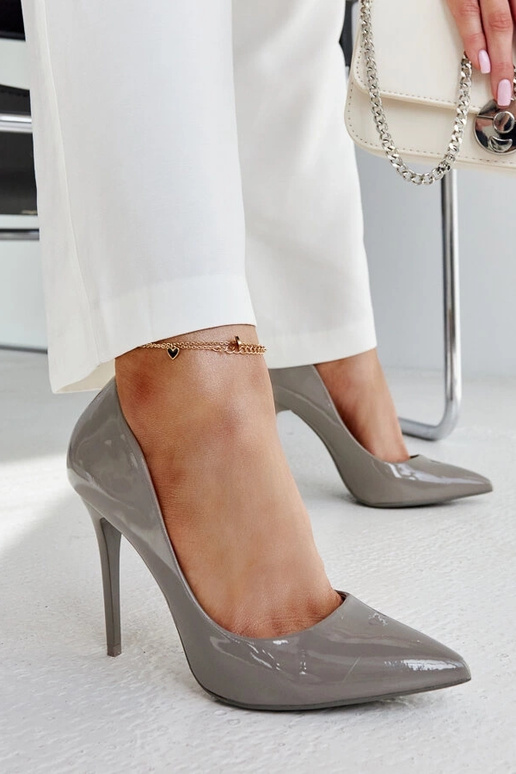 Szpilhas cinzas escuras laqueadas com...