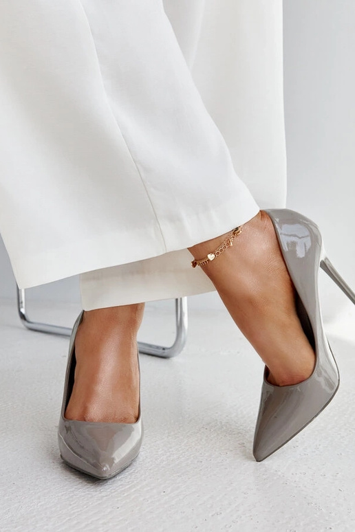 Szpilhas cinzas escuras laqueadas com...