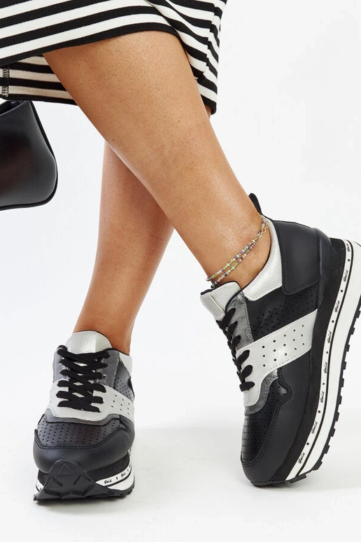 Tênis preto de sola alta Askalua