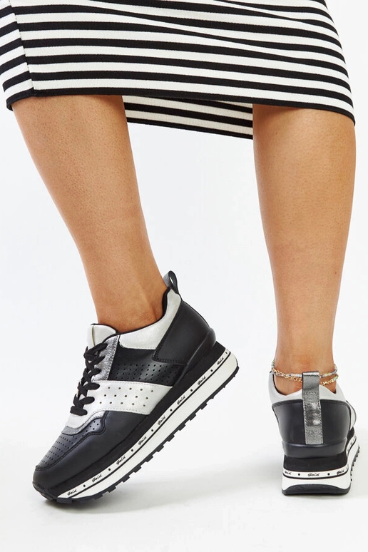 Tênis preto de sola alta Askalua