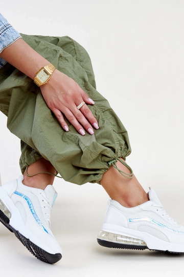 Sneakers brancos com... 2