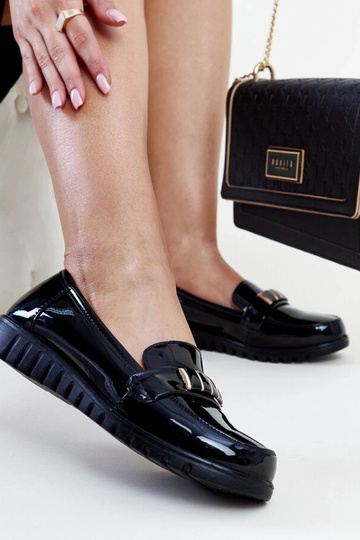Mocassim preto envernizado com tira decorativa Marlisa 2